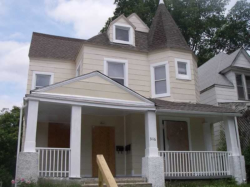 1st image of 3116 E 9th St