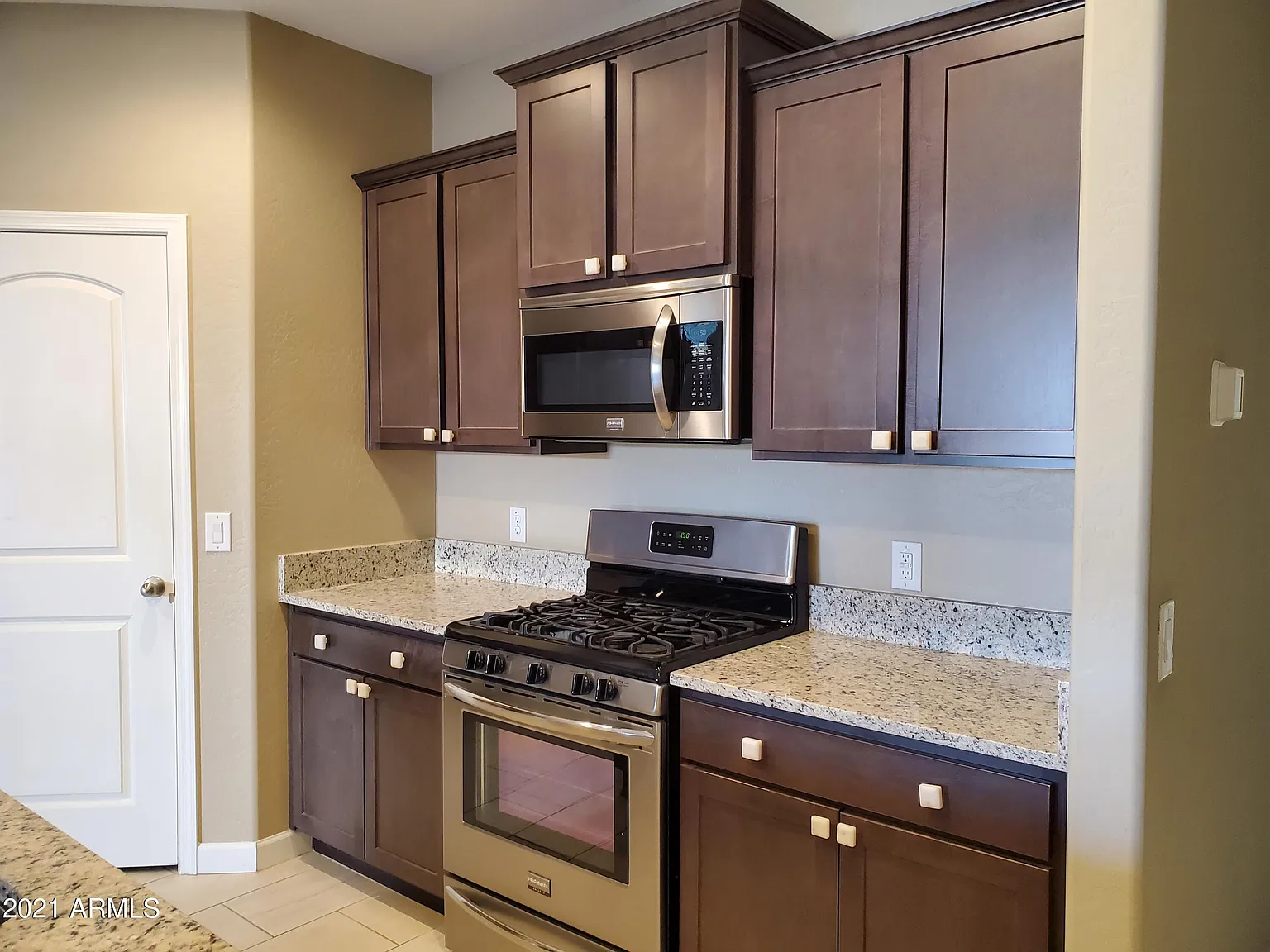 4 bed, 3.0 bath, 2249 sqft, $2,600 — Photo 2