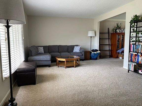3rd image of 5725 Thoreau Ave