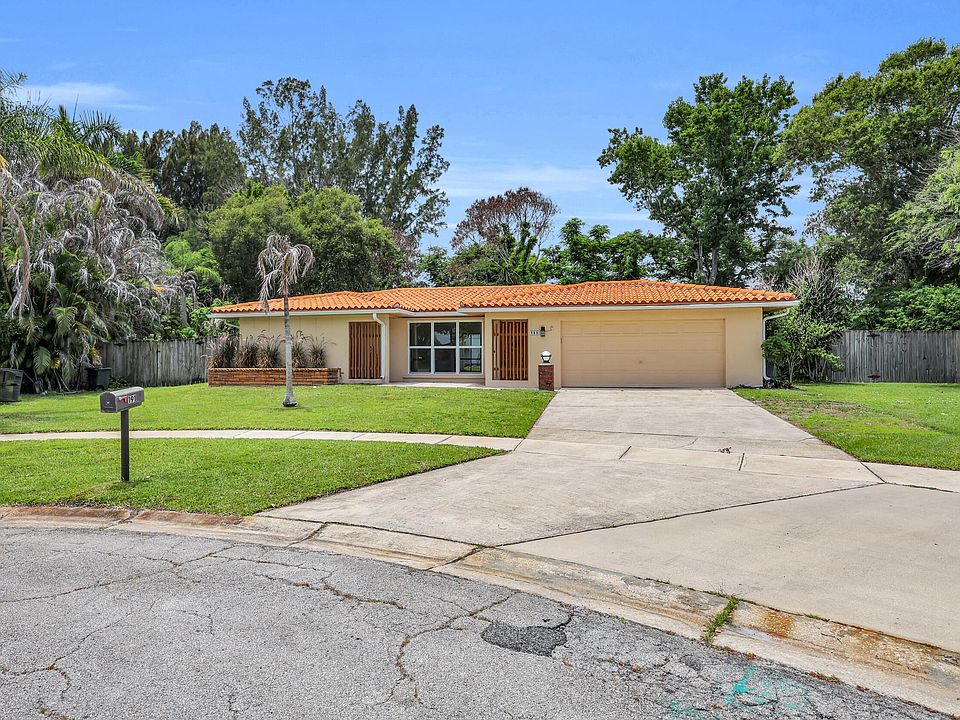 1st image of 191 SW Ivanhoe Court