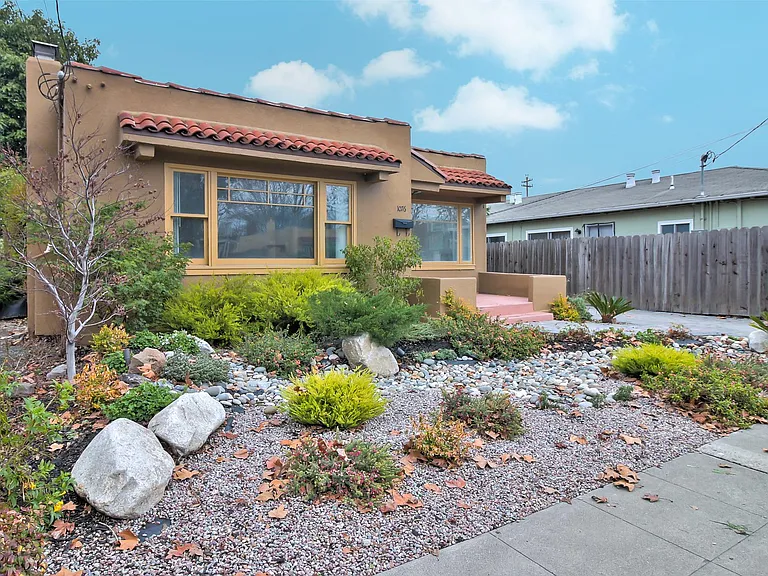 1076 Waco St — Photo 1