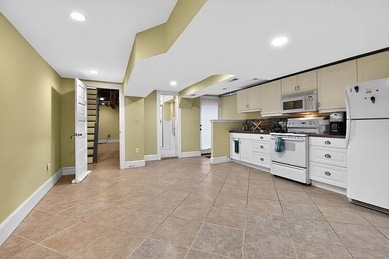 Building Photo - 1319 Massachusetts Ave SE #2