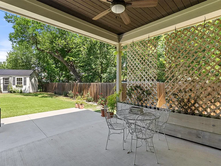 1410 Hart St — Photo 38