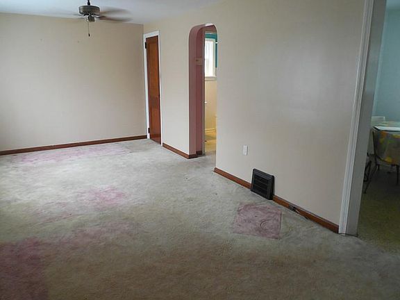 4th image of 211 James Ave
