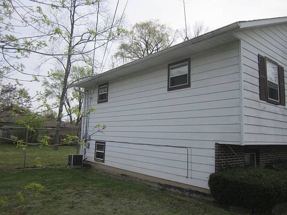3rd image of 10233 W Pickford Ave