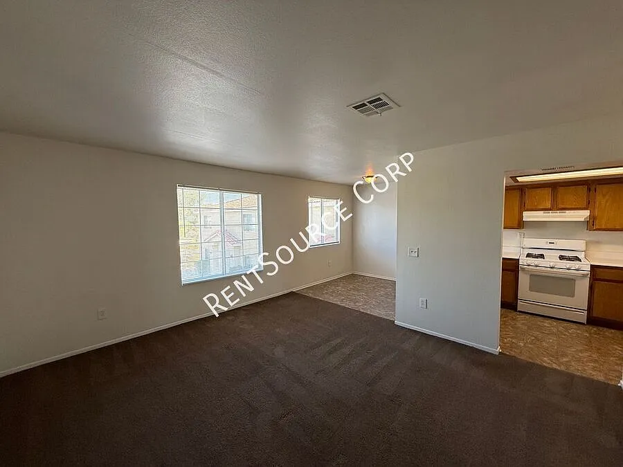 2 Bedrooms/1 Bathroom Upstairs Condo for Rent in Rosamond in Kern County — Photo 4