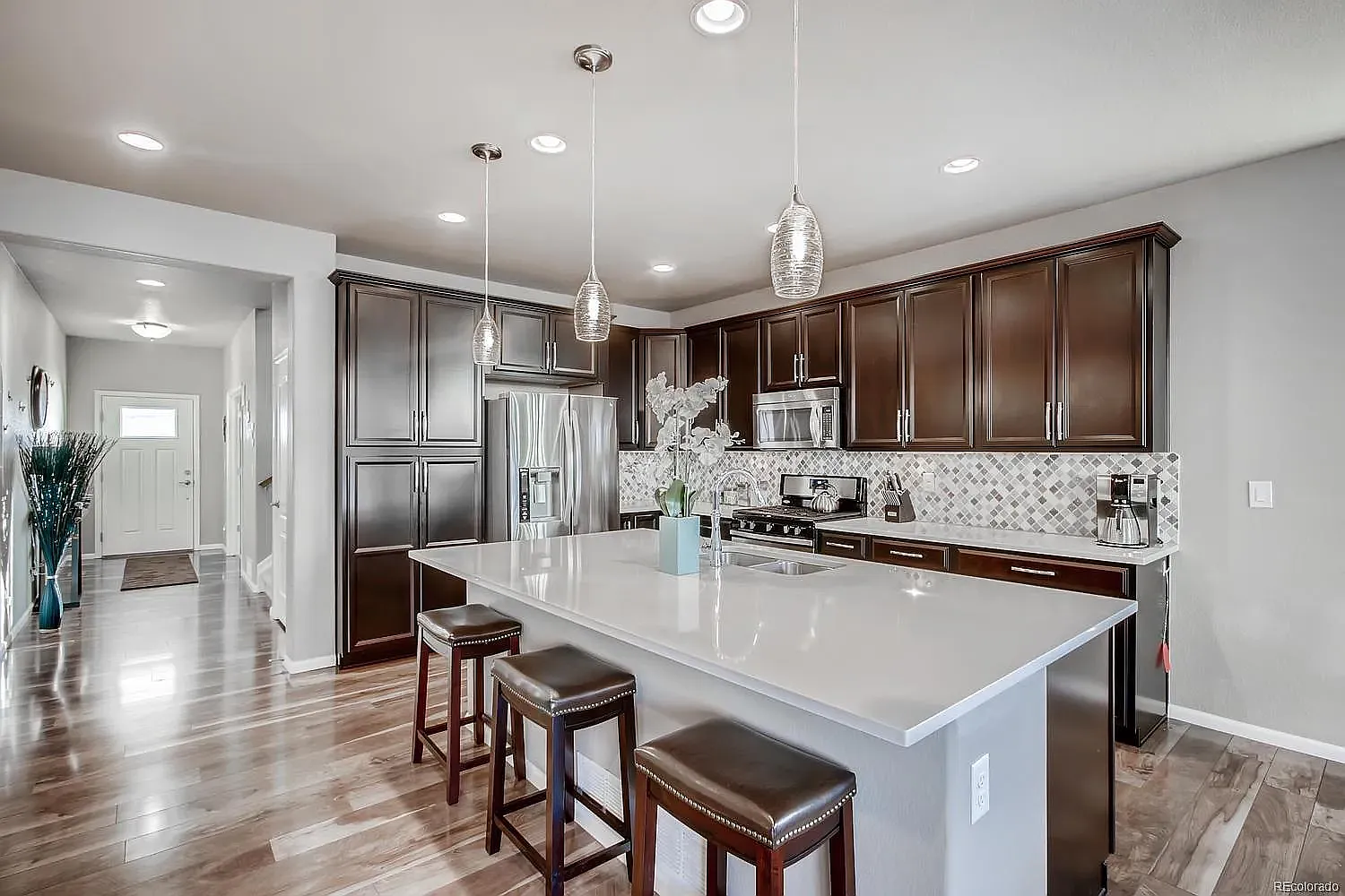 4 bed, 3.5 bath, 2900 sqft, $3,499 — Photo 2