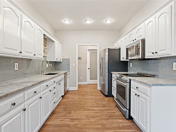 4th image of 3908 SW Cherry Rd