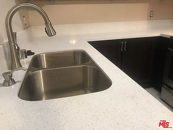 5th image of 535 Magnolia Ave Unit 403