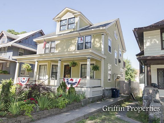 2nd image of 605 Prospect Ave SE