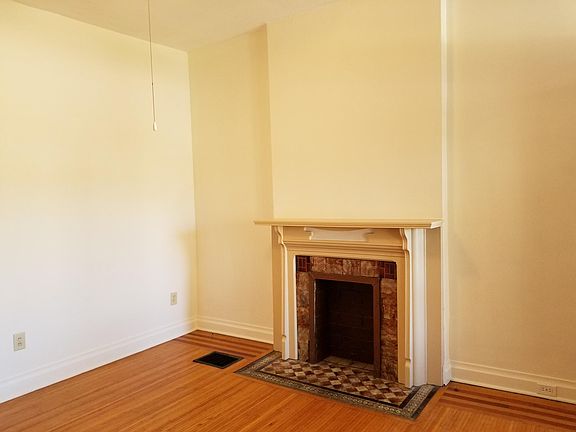 3rd image of 137 W Hubbard Ave