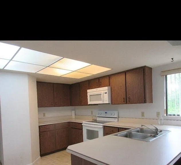 24 Southbury Ct — Photo 17