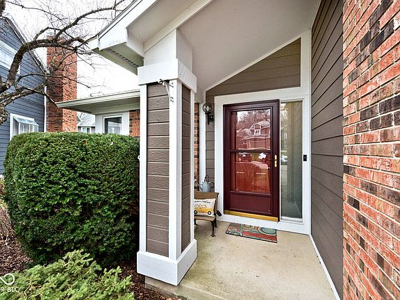 4th image of 8077 Foxchase Dr