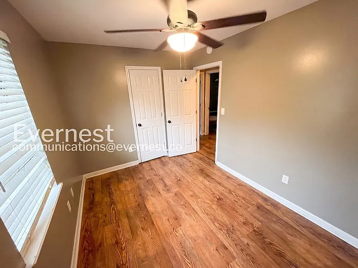 716 Brookview Dr — Photo 15