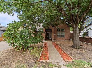 910 S Johnson St, McKinney, TX 75069