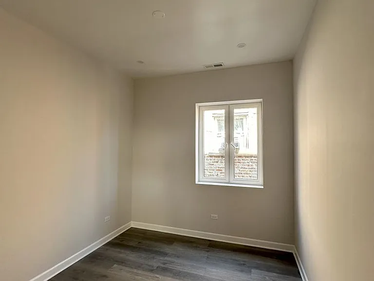 1635 S California Ave — Photo 8