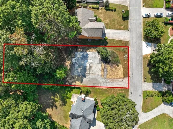 814 Malvern Blvd, Stone Mountain, GA 30087