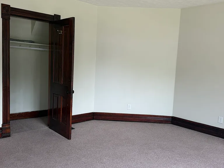 304 N Detroit St #1/2 — Photo 10