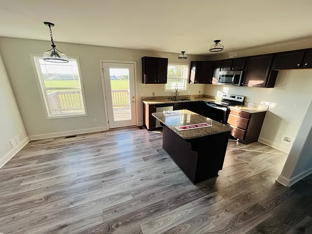 327 Deluth Dr — Photo 3