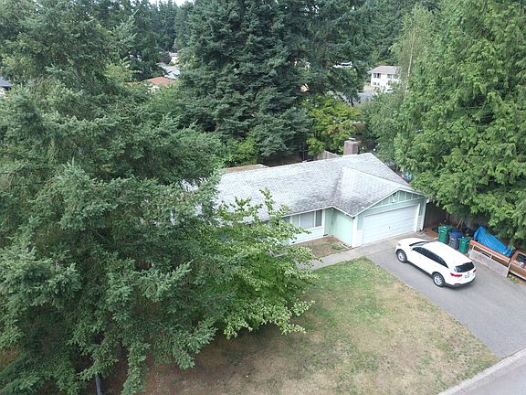 5th image of 702 NE Valley Oak Dr