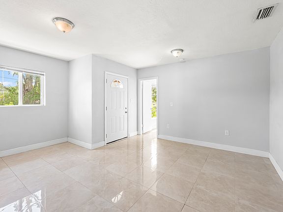 2nd image of 4102 N Marguerite St