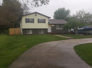 2839 N Williams Lake Rd, Waterford, MI 48329