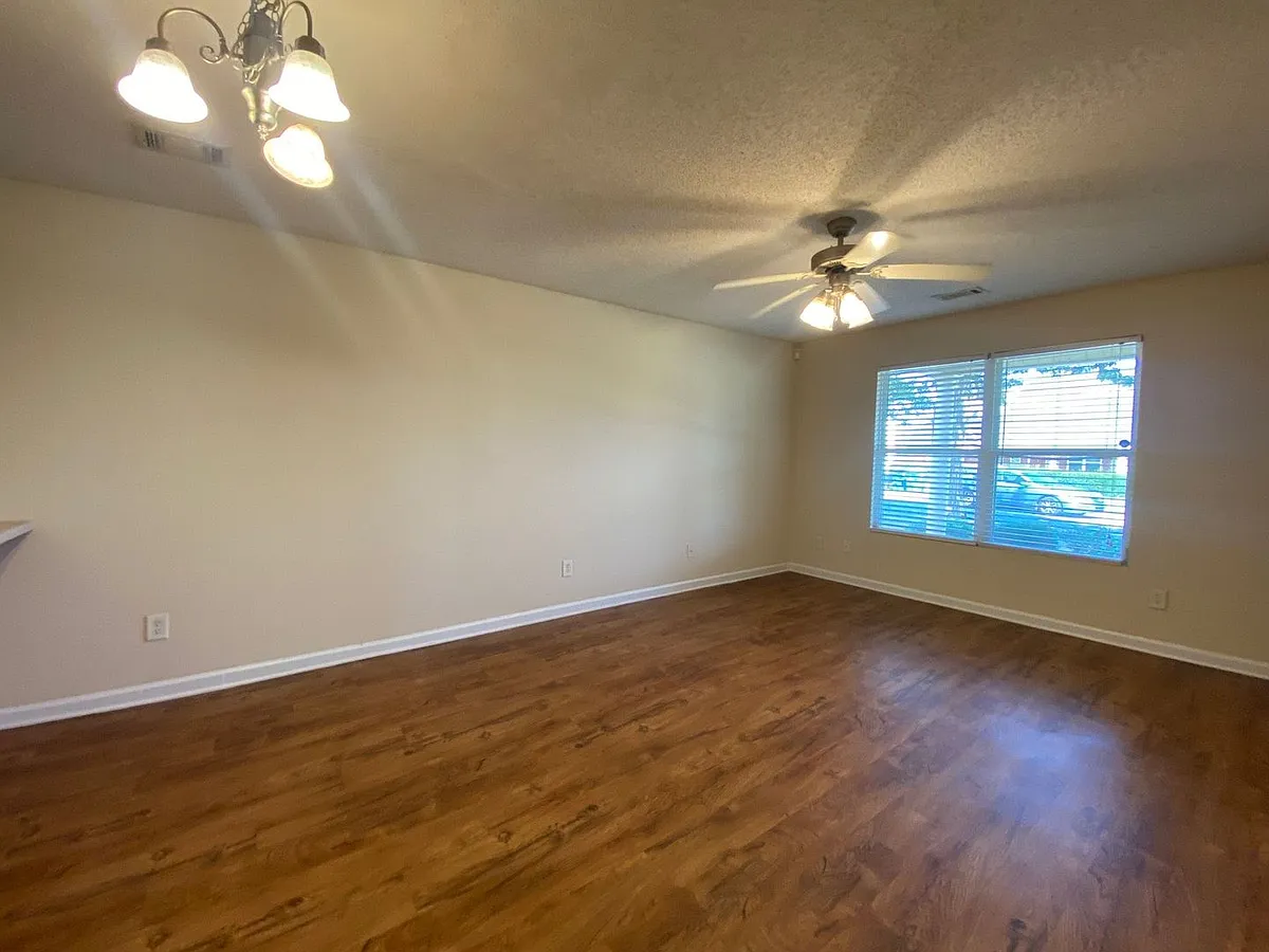 Building Photo - 354 Bridgewater Cir