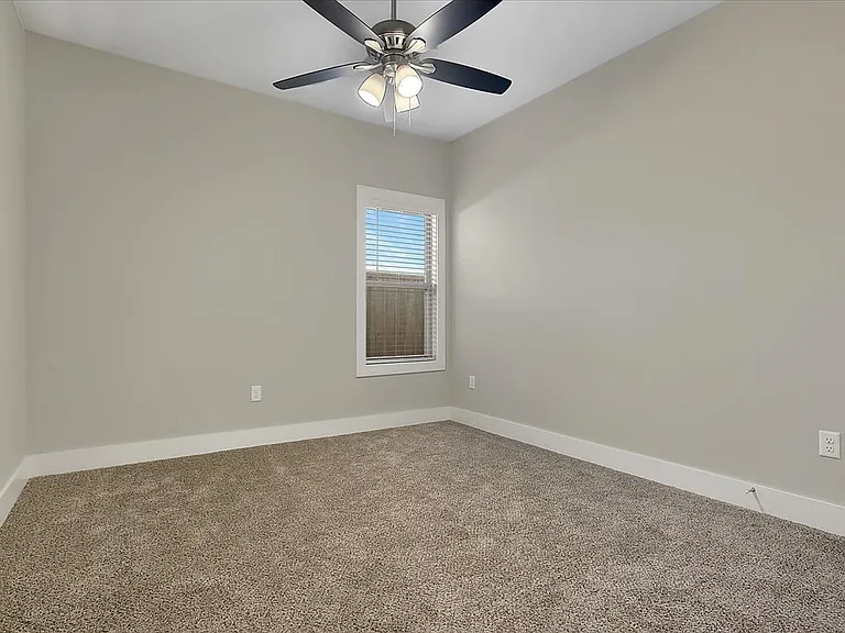 132 Calvin Dr — Photo 16