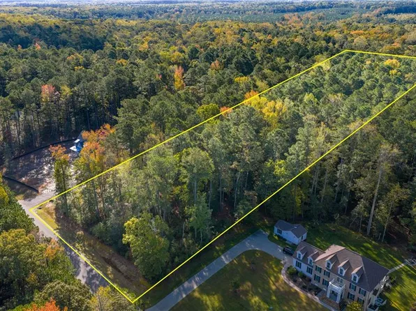 8 Riverwatch Dr, Gloucester, VA 23061