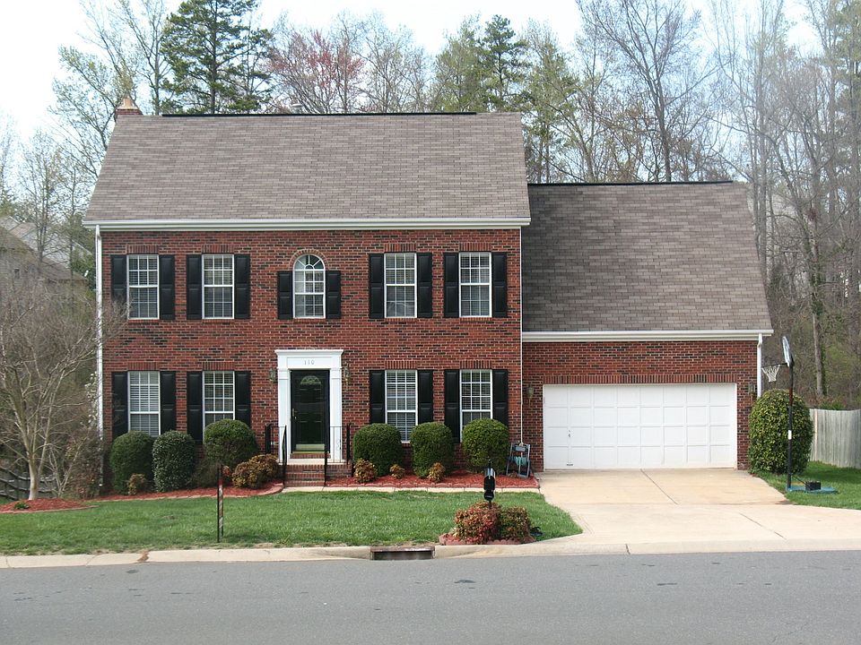 Beautiful 2-Story Homs