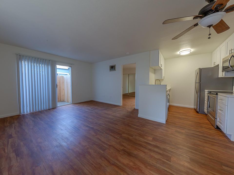 1st image of 4465 48th St