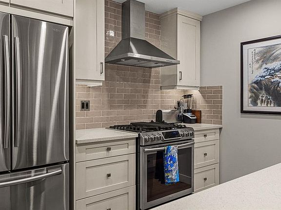 5th image of 707 NE Spring Creek Dr #102