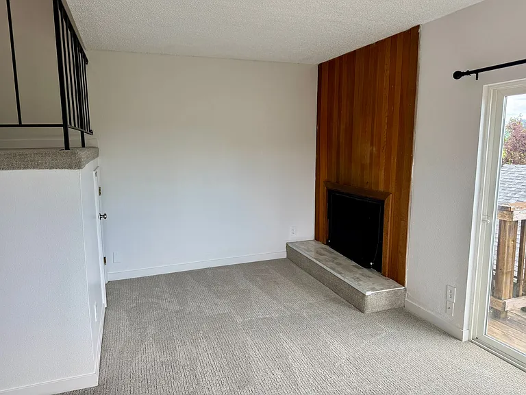 Stunning Custom Duplex-TH w/view deck — Photo 5
