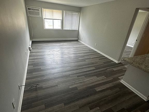 2nd image of 810 Payton Ave APT 53