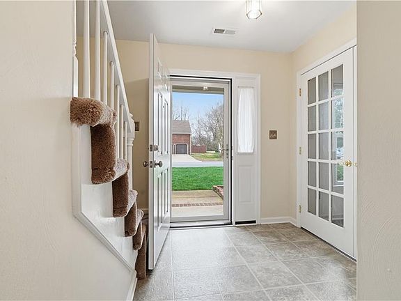 5th image of 813 Arcadia Rd