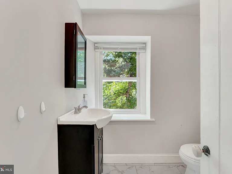 211 Gale Ln — Photo 35