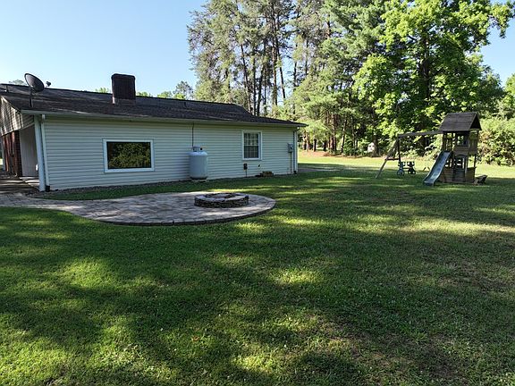 3rd image of 218 Deerwood Dr