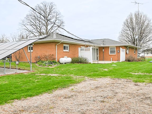 5th image of 401 E Main St