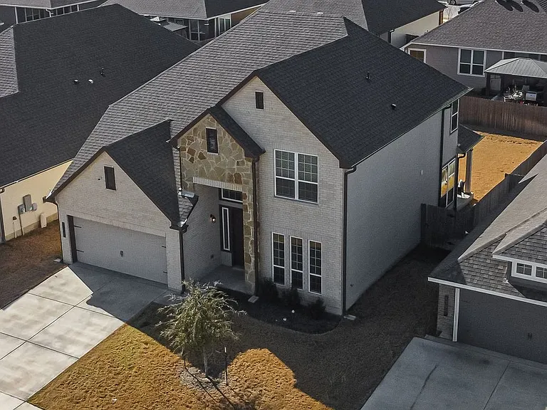 6306 Golden Gate Dr — Photo 3