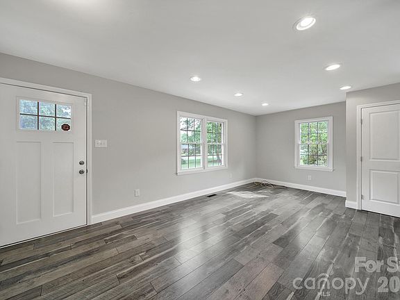 2nd image of 1200 Vickie Ln