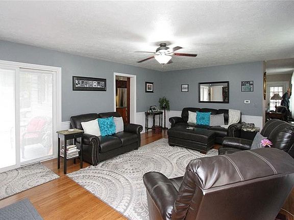 5th image of 27 E Main St