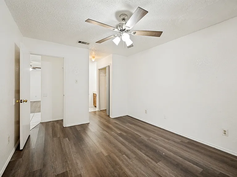 5431 Wild West Dr — Photo 5