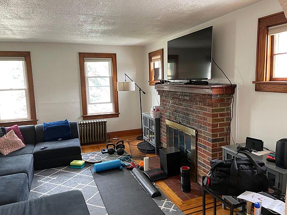 2nd image of 28 W Erie St #2