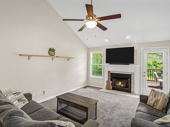 4th image of 262 Amber Way