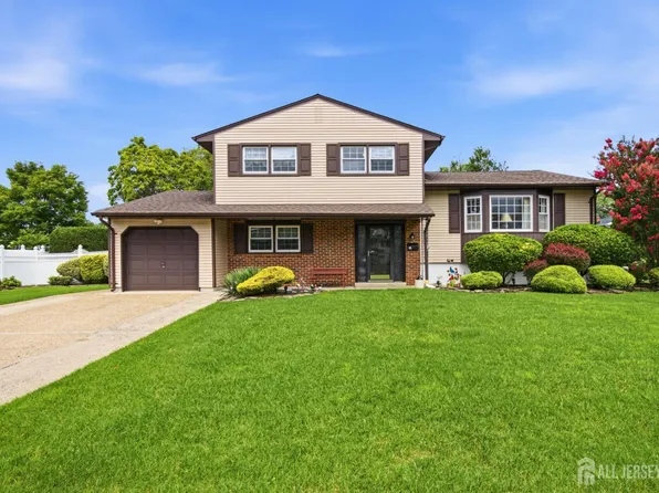 34 Marcia St, Parlin, NJ 08859