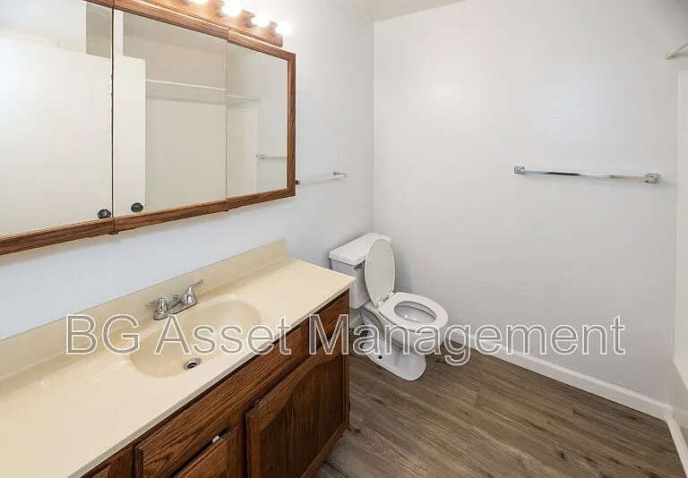 1233 S 56th St #3 — Photo 15