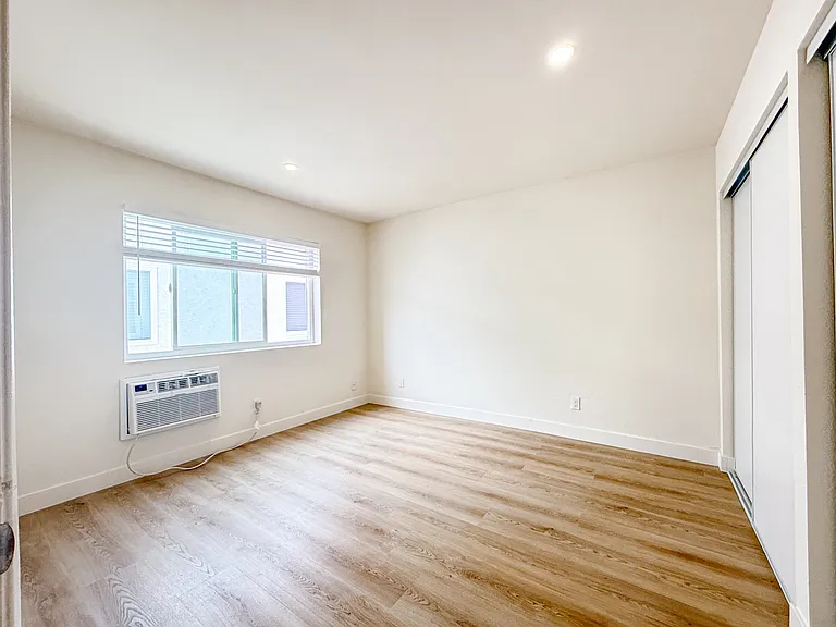 1162 Elm Ave #21 — Photo 8