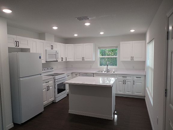 3rd image of 10313 Usher St