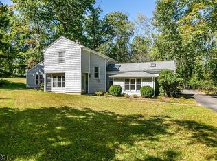 4 Valley View Dr, Chester, NJ 07930