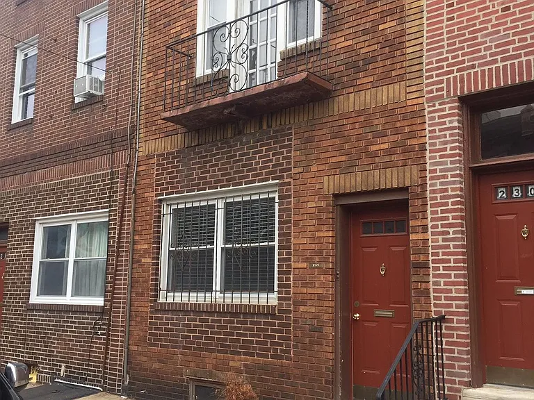 2309 Brown St #1 — Photo 1